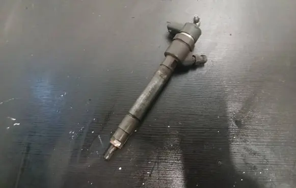 Volvo S60 Fuel injector 30750283