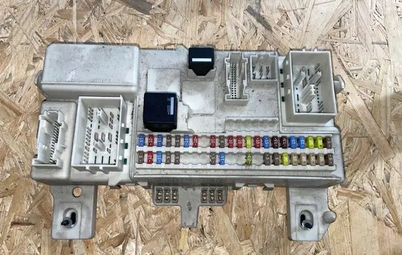 Volvo V50 Fuse module 31268178