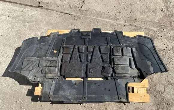 Audi A6 S6 C4 4A Engine splash shield/under tray 4A0863821