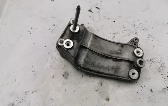 Jeep Grand Cherokee Generator/alternator bracket VMT013362F ZHT21