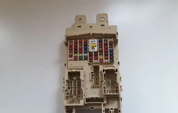 Hyundai Ioniq Fuse module 91950G2522