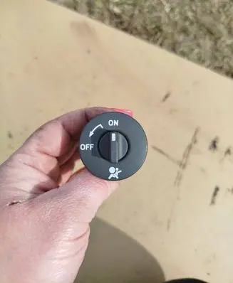 Passenger airbag on/off switch