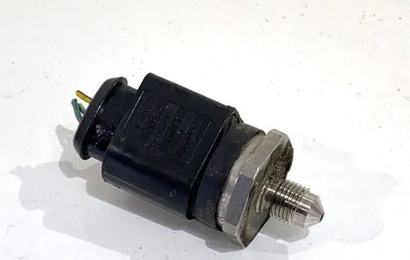 Skoda Kamiq Fuel pressure sensor 05E906054A
