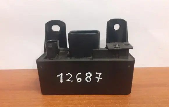 Mercedes-Benz C W203 Glow plug pre-heat relay 12687