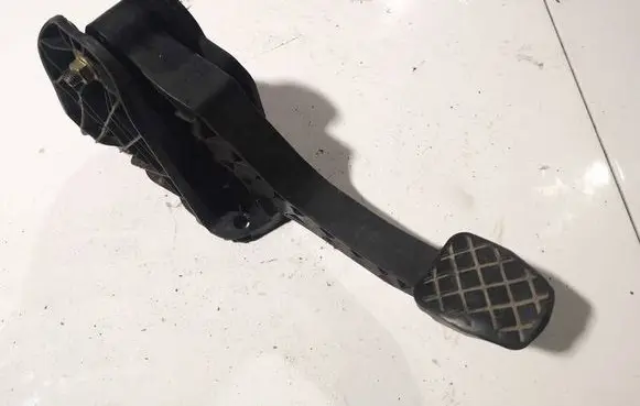 Volkswagen Golf V Clutch pedal 1k1721059