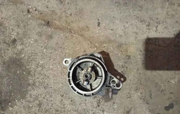 BMW 5 E39 Vacuum pump 2249939