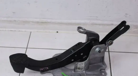 Volkswagen Jetta VI Brake pedal bracket assembly 