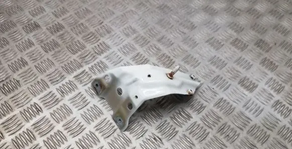 Volkswagen Eos Fender mounting bracket 1Q0821135B