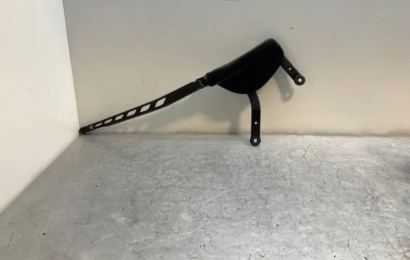 Front wiper blade arm