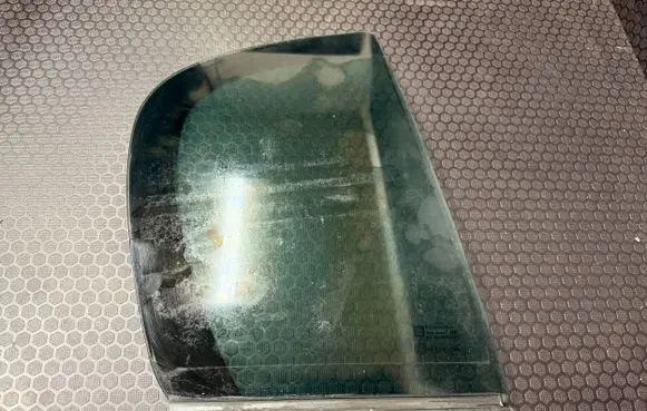 Opel Signum Rear vent window glass 43R001604 AS5M5240DOT682