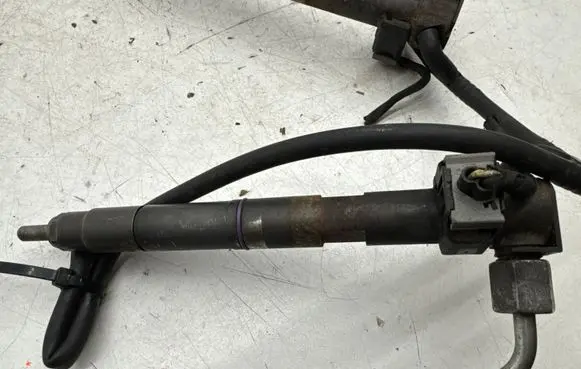Hyundai ix20 Fuel injector 338002A760
