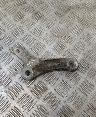 BMW 5 E60 E61 Sway bar bush bracket, front 6758527