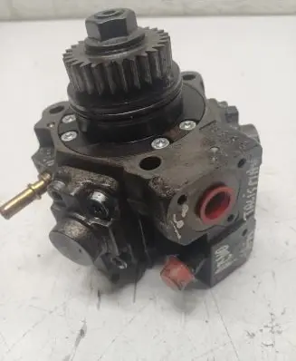 Renault Trafic III (X82) Fuel injection high pressure pump 04455010404
