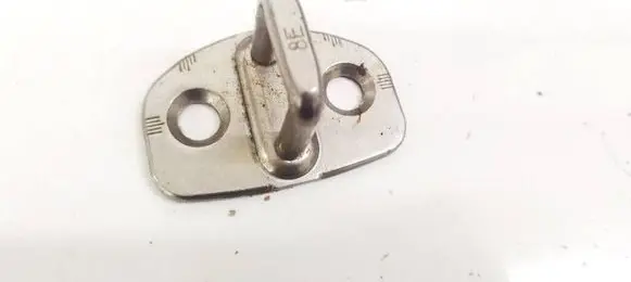 Audi A6 S6 C6 4F Front door lock loop/hook striker 8E0837033