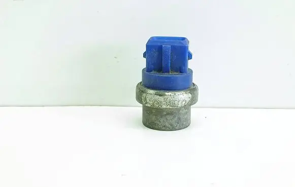 Volkswagen Golf III Coolant temperature sensor 025906041A