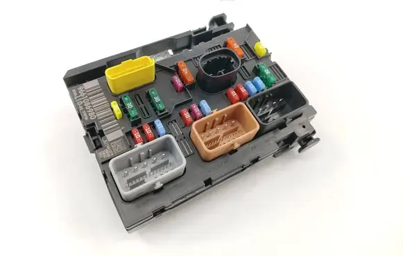 Peugeot 207 Fuse module 9661086980
