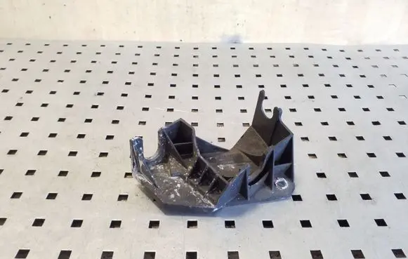 Volvo V50 Gear shift cable bracket 30681386