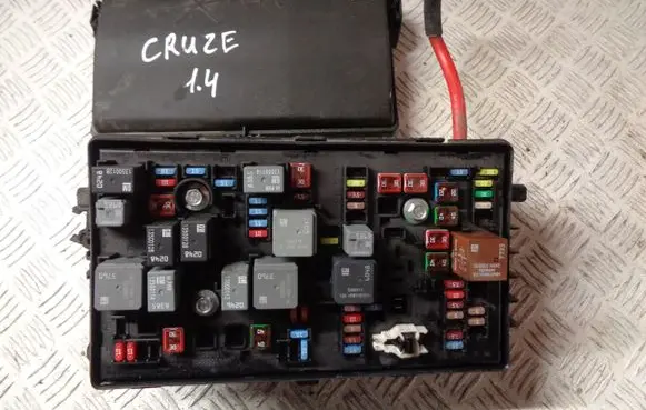 Chevrolet Cruze Fuse box set 13222782 13222784 95963459