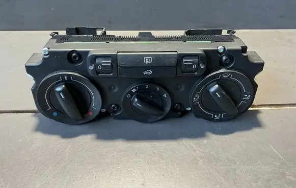 Volkswagen Golf Plus Climate control unit 