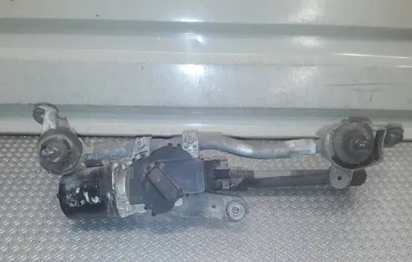 Nissan Note (E11) Front wiper linkage and motor 