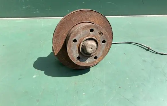 Mercedes-Benz Sprinter W901 W902 W903 W904 Front wheel hub spindle knuckle 9013320202