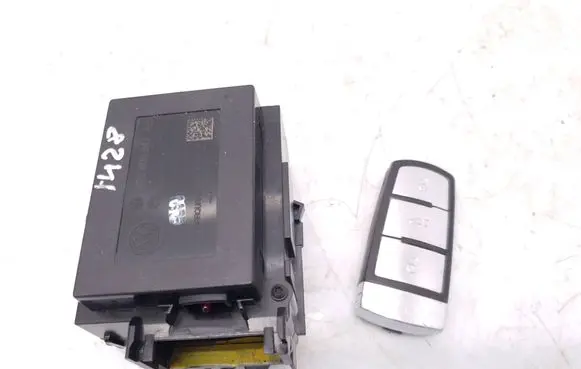 Volkswagen PASSAT B7 Ignition lock 3C0905843AE