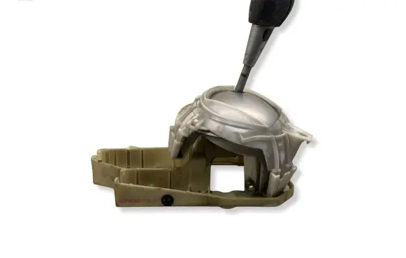 Volvo S60 Gear shifter/selector 8677048