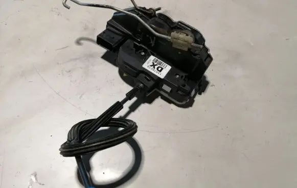 Chevrolet Cruze Front door lock 13578276