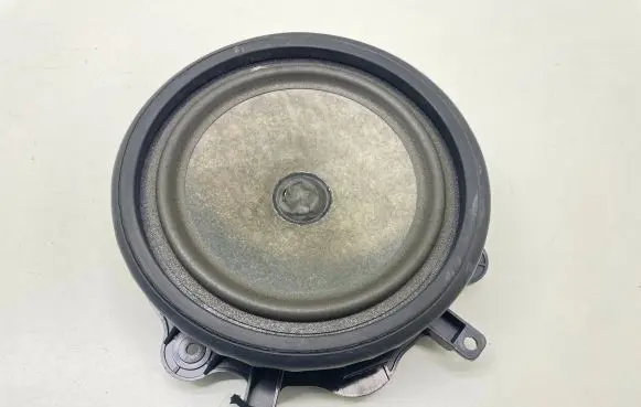 Audi A3 S3 A3 Sportback 8P Front door speaker 8P0035411C 7605500480
