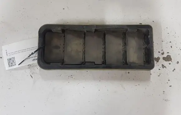 Volvo V40 Quarter panel pressure vent 8623444