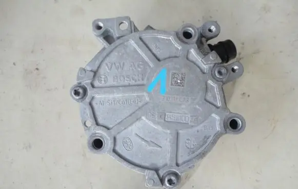 Audi A5 8T 8F Vacuum pump 06K145100AE 06K145100AB