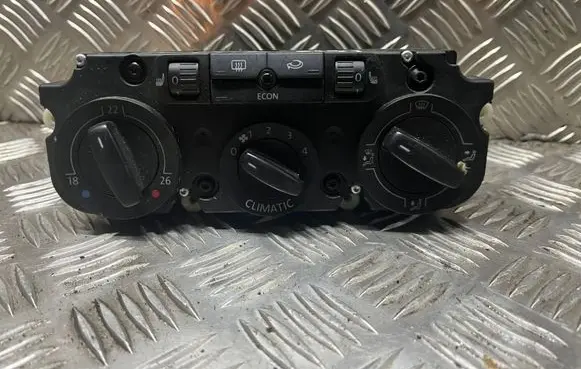 Volkswagen PASSAT B6 Climate control unit