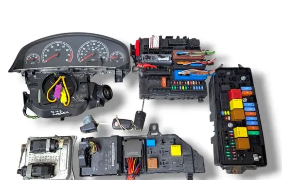 Opel Vectra C Engine ECU kit and lock set 5WK9407 55355631