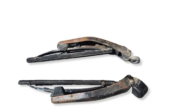 Volvo XC70 Headlight wiper blade 