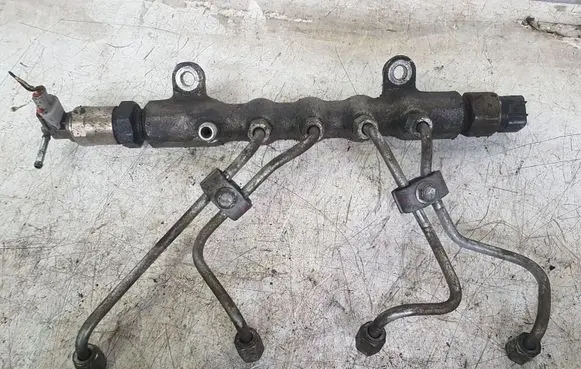 Toyota Avensis T250 Fuel main line pipe