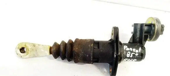 Volkswagen PASSAT B5 Clutch master cylinder 8E2721401D