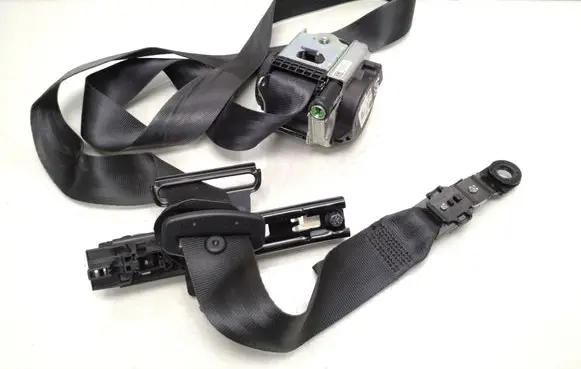 Volvo V40 Front seatbelt 31484536 618642006b