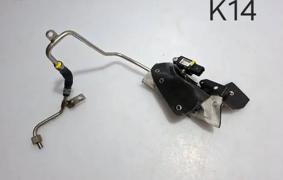 Volkswagen Golf VII Exhaust gas pressure sensor 04L131552T 03L906051B