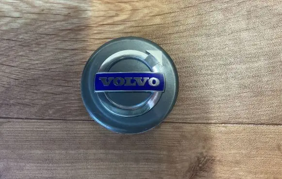 Volvo V70 Original wheel cap 30666943 30748052