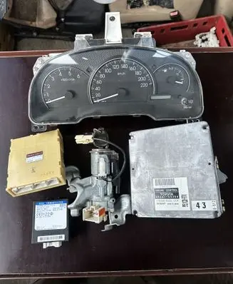 Toyota Avensis Verso Engine ECU kit and lock set 8978044030 8978328061 8865044210