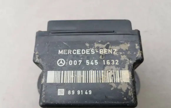 Mercedes-Benz E W124 Glow plug pre-heat relay 0075451632 899149