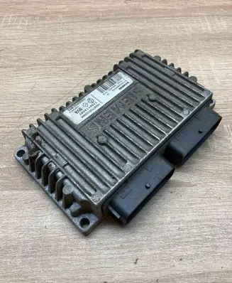 Renault Laguna I Engine control unit/module ECU HOM7700102888 7700112087 S10528003D