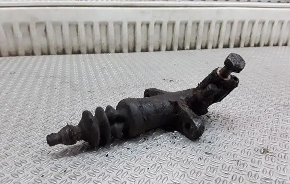Opel Vectra B Clutch slave cylinder 