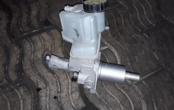 Mercedes-Benz C W204 Master brake cylinder A2044300102 03350890121