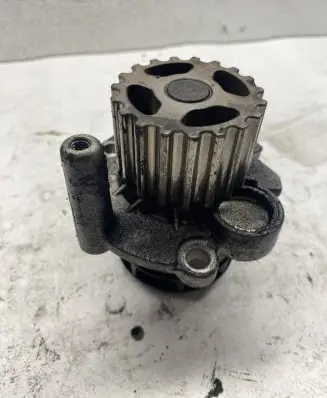Volkswagen Touran I Water pump 061519