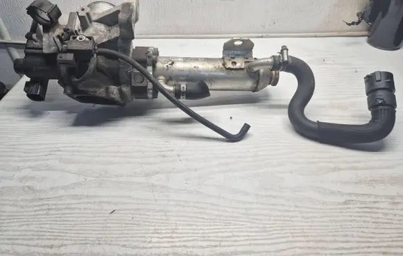 Volvo XC70 EGR valve cooler 880765R 500864040