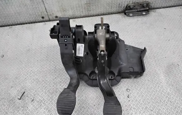 Opel Corsa D Pedal assembly 55703354