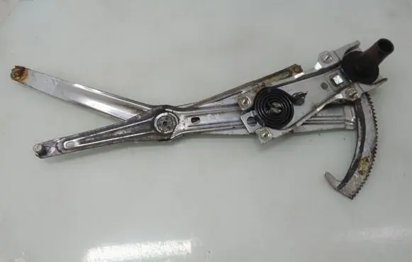 Volvo 940 Front door manual window regulator 0609