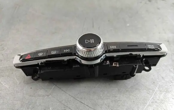 Head unit multimedia control