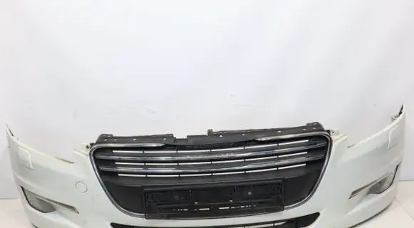Peugeot 508 Front bumper 